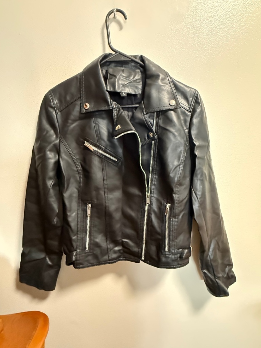 Unbranded women’s L soft faux leather zipper up jacket